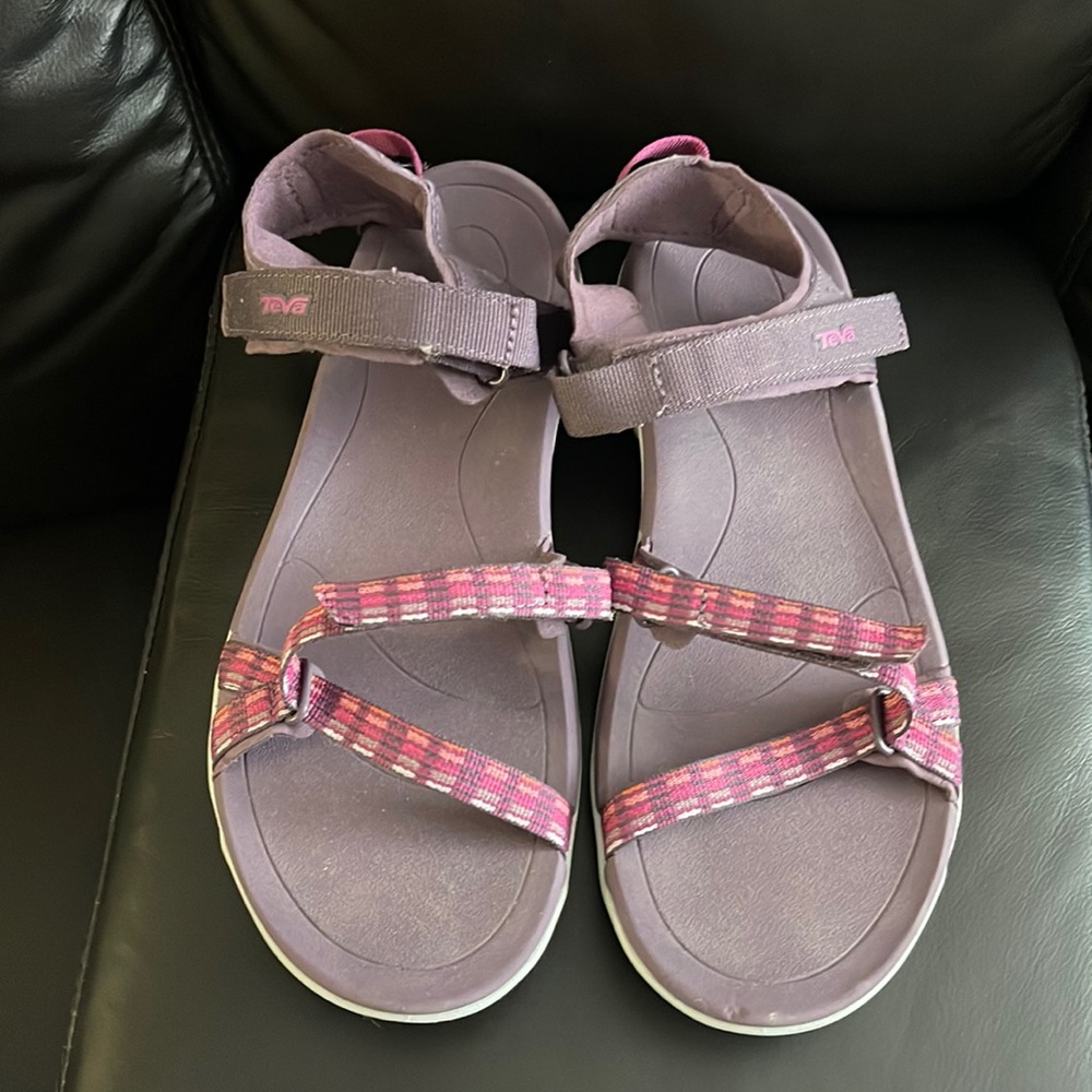 Women’s Teva outdoor active sandals shoes sz 10